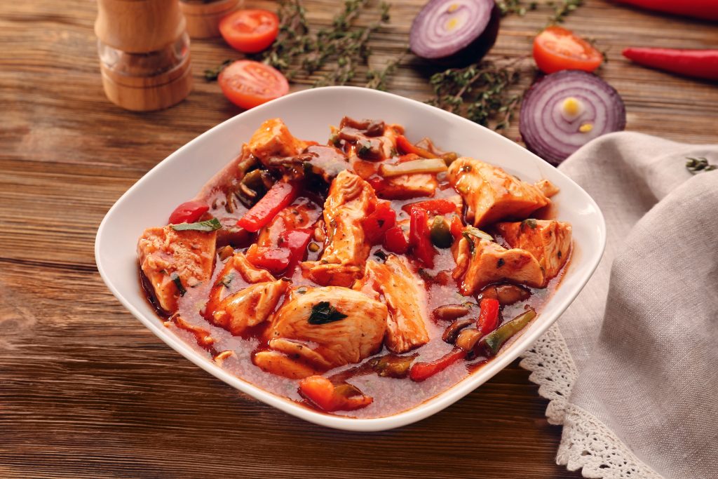 plate-with-chicken-cacciatore-on-kitchen-table